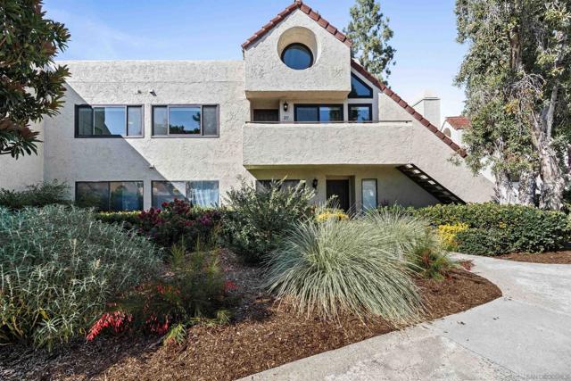 17865 Caminito Pinero, San Diego CA: https://media.crmls.org/mediaz/b9d0ff13-c14f-4540-9dbe-488dbbcc4d49.jpg