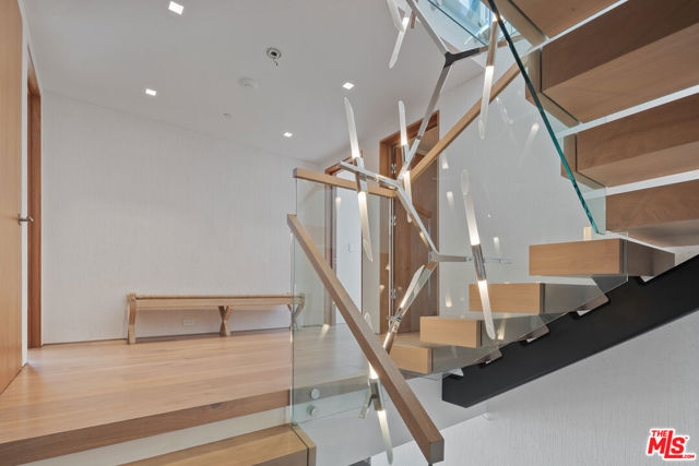 18954 Pacific Coast Highway, Malibu CA: https://media.crmls.org/mediaz/b9d12bed-347f-4ec6-844c-16f50ccb6112.jpg