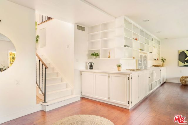 5108 Escobedo Drive, Woodland Hills CA: https://media.crmls.org/mediaz/b9d14600-80ce-41c4-b4fa-6484703db832.jpg