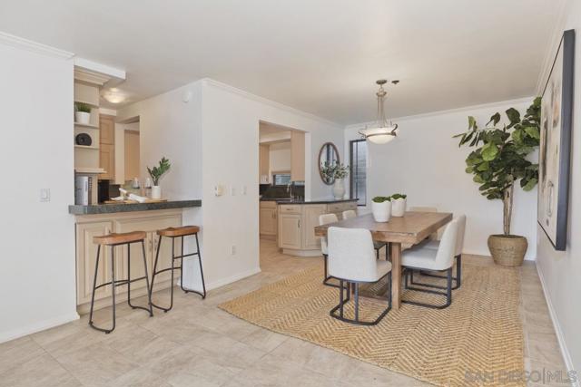 8263 Camino Del Oro, La Jolla CA: https://media.crmls.org/mediaz/b9d156d6-b3d3-4111-9814-5276752d3db4.jpg