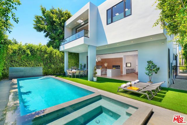 832 N Sierra Bonita Avenue, Los Angeles CA: https://media.crmls.org/mediaz/b9d1a337-6884-42e0-abe5-f1f3626d2777.jpg