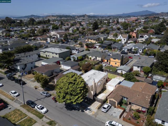 535 34th Street, Richmond CA: https://media.crmls.org/mediaz/b9d1cd6b-3e8e-4551-8f6f-94f52c1d28cc.jpg