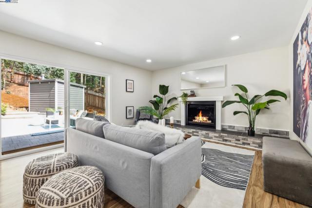 441 FOX HILLS COURT, Oakland CA: https://media.crmls.org/mediaz/b9d1d3ae-1172-4dbc-9445-bbcf02e7373e.jpg
