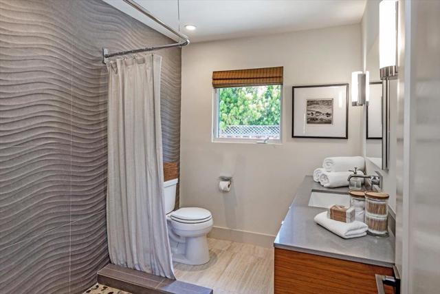 15902 Rochin Terrace, Los Gatos CA: https://media.crmls.org/mediaz/b9d2e055-8162-49eb-85ad-71be27f0db4b.jpg