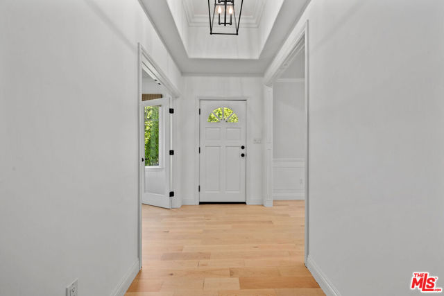 4164 Davana Road, Sherman Oaks CA: https://media.crmls.org/mediaz/b9d306a7-45ee-4947-8382-22a574e91810.jpg