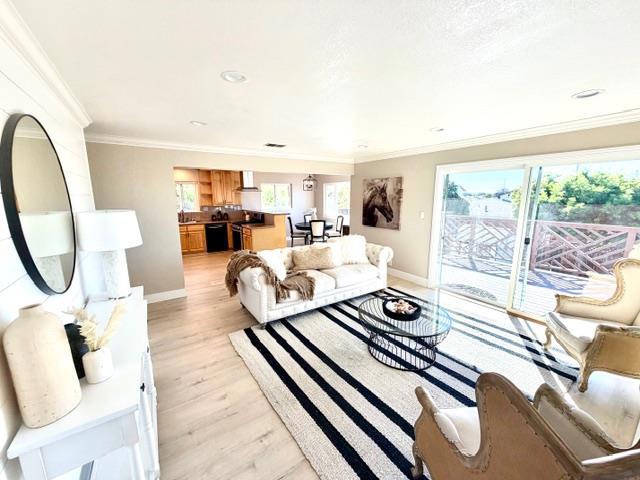 908 Bancroft Ave, Half Moon Bay CA: https://media.crmls.org/mediaz/b9d3205f-d5de-4b16-a72f-8e3989eebe47.jpg