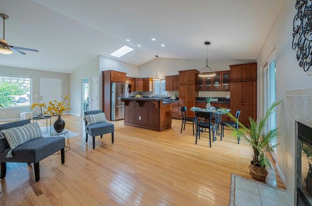 361 Hannon Avenue, Monterey CA: https://media.crmls.org/mediaz/b9d38de3-f78a-44db-bb0c-995707181dd4.jpg