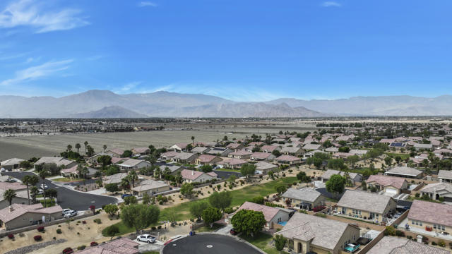 41153 Danforth Court, Indio CA: https://media.crmls.org/mediaz/b9d3952f-3108-4b22-ac69-0b458bb03138.jpg