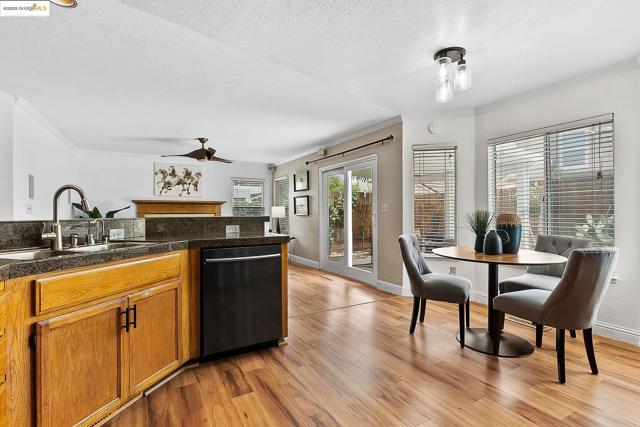 20 Goldmeadow Ct, Brentwood CA: https://media.crmls.org/mediaz/b9d3fcf5-cbea-441f-a8d7-b6c0d86e097c.jpg