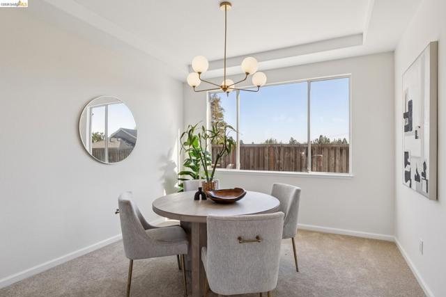 2004 Fries Ct, Martinez CA: https://media.crmls.org/mediaz/b9d40258-5bfc-4418-9aee-336ab64d4245.jpg