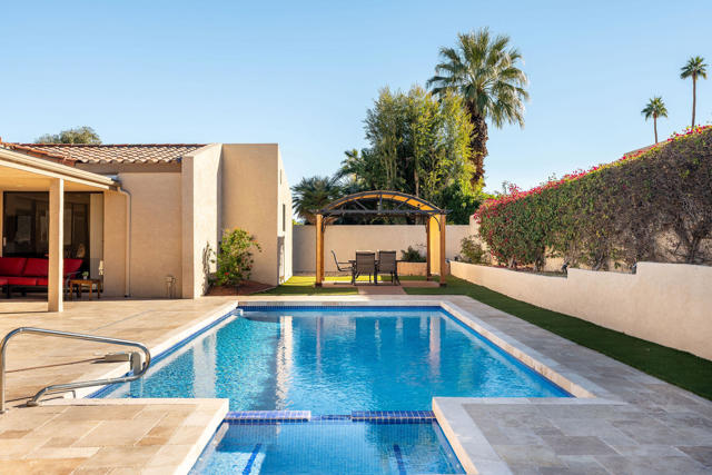 72815 Somera Road, Palm Desert CA: https://media.crmls.org/mediaz/b9d4523a-d2ee-4598-89f7-d695fc68325a.jpg