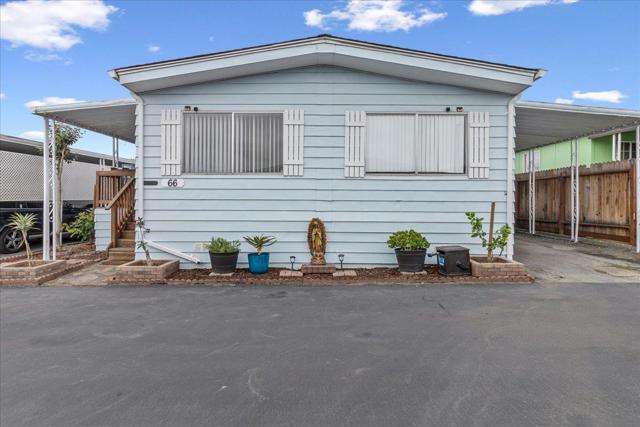 66 Contento Dr, Watsonville CA: https://media.crmls.org/mediaz/b9d488d8-9a7f-4e50-bbee-ff15659cff06.jpg