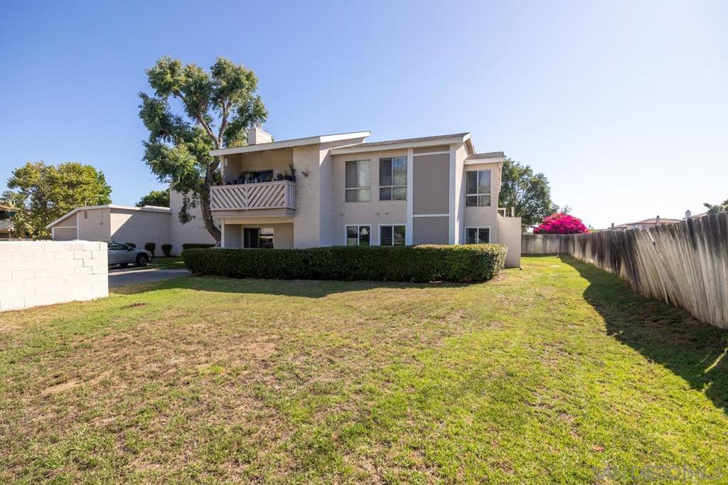 2566 WHITE OAK PLACE #1