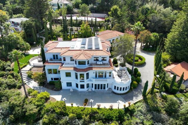 150 New Place Road, Hillsborough CA: https://media.crmls.org/mediaz/b9d5242f-1a69-4650-b304-634d653777ec.jpg