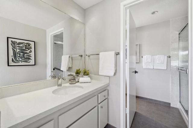 Image 34 of 97 For 10 Spinnaker Place