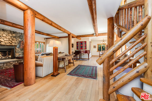 454 E Rustic Road, Santa Monica CA: https://media.crmls.org/mediaz/b9d5f119-5d8e-4841-93d7-aee67e4f2d03.jpg