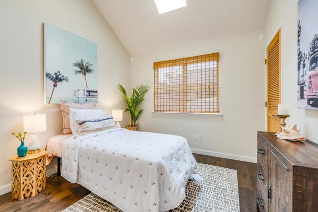 509 36th Avenue, Santa Cruz CA: https://media.crmls.org/mediaz/b9d6ce5e-563a-4f52-a9d8-64a3d6564d35.jpg