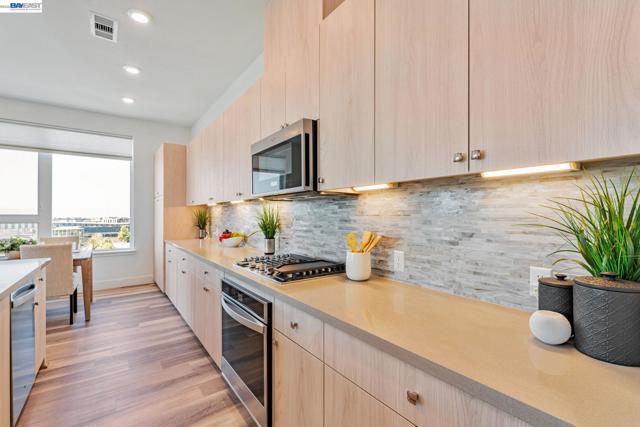 45128 Warm Springs Blvd, Fremont CA: https://media.crmls.org/mediaz/b9d72f92-2c18-4c74-8703-8305b31743bf.jpg