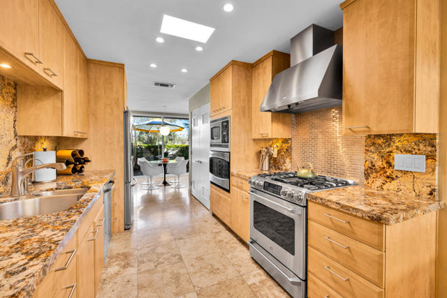 2327 Casitas Way, Palm Springs, CA 92264