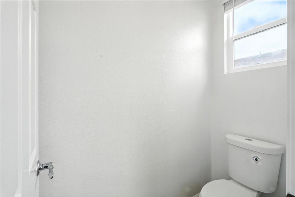 https://media.crmls.org/mediaz/b9d74a69-597a-4d09-998c-65d8d411a2db.jpg?preset=X-Large