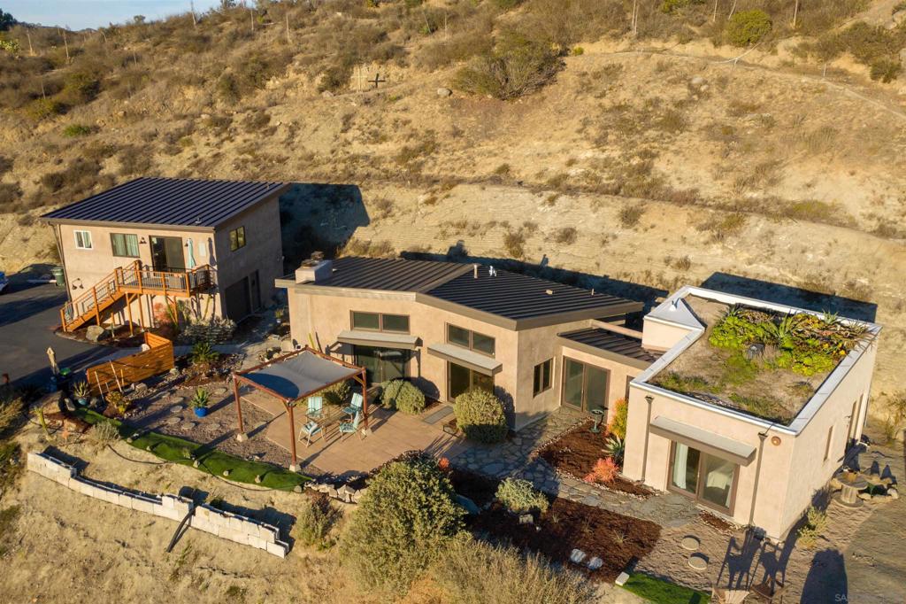 2706 Country Club Dr