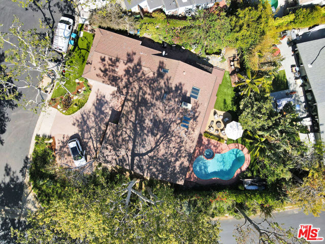 30612 Sicomoro Drive, Malibu CA: https://media.crmls.org/mediaz/b9d845e6-93b7-4808-a6bd-52aafe8b8c91.jpg