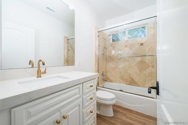 4703 Briana Ct, Fallbrook CA: https://media.crmls.org/mediaz/b9d87899-e466-46d4-841d-bab031aa5440.jpg