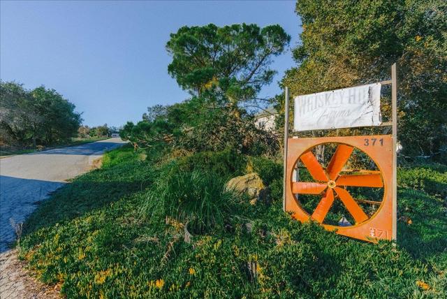 371 Calabasas Road, Watsonville CA: https://media.crmls.org/mediaz/b9d89ed6-7964-4919-b065-76fb5aa9940b.jpg