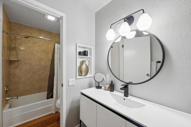 2101 Shoreline Drive, Alameda CA: https://media.crmls.org/mediaz/b9d8b6c4-7b14-4030-8720-8a20fca33d97.jpg