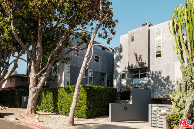 1220 N Orange Grove Avenue, West Hollywood CA: https://media.crmls.org/mediaz/b9d8c705-e350-48a1-86b9-89b0428fa103.jpg