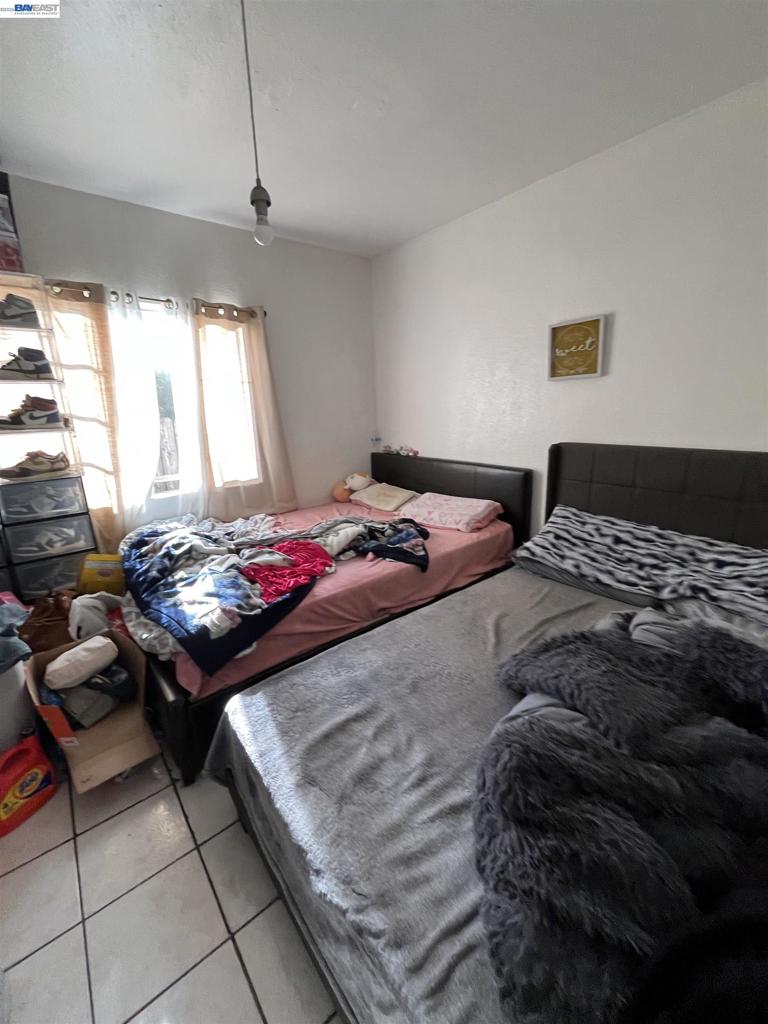 https://media.crmls.org/mediaz/b9d95623-ca0e-4785-b41f-2784cc6d9aa2.jpg?preset=X-Large