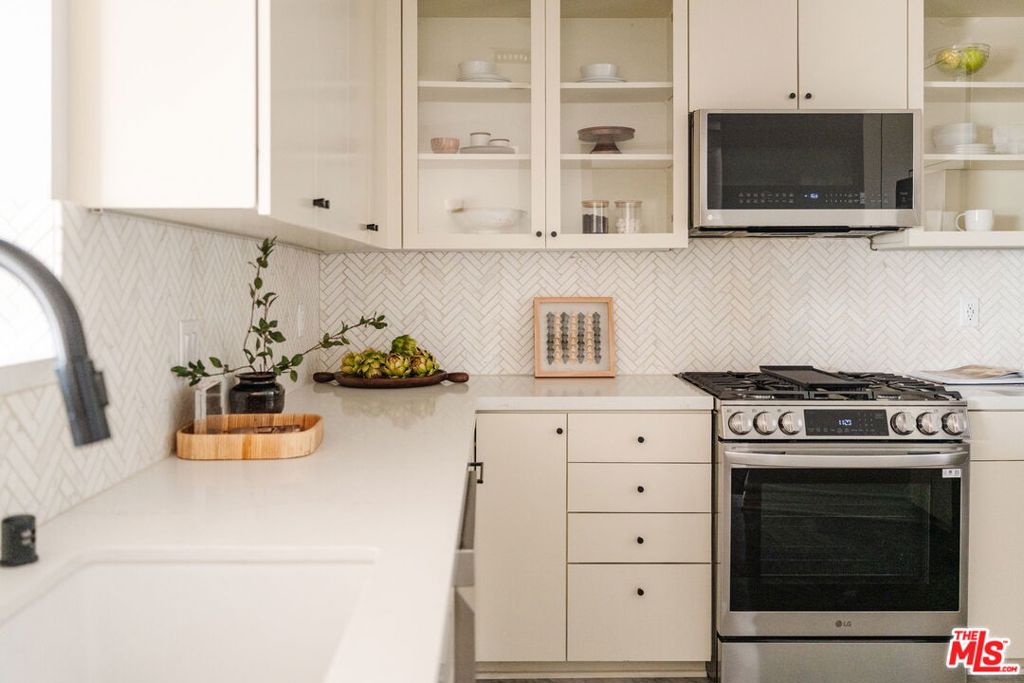 https://media.crmls.org/mediaz/b9db395c-7d8f-41ce-a9c8-6d931f707768.jpg?preset=X-Large