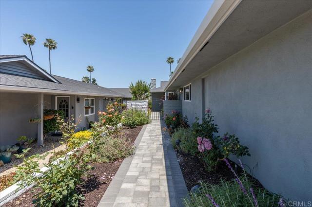 1406 La Loma Drive, San Marcos CA: https://media.crmls.org/mediaz/b9dce78c-fd97-4898-9d59-f14832790592.jpg