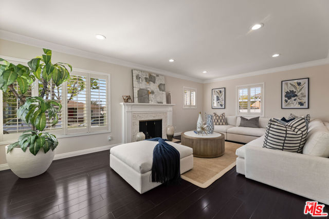 6130 Flores Avenue, Los Angeles CA: https://media.crmls.org/mediaz/b9dcfe70-06c8-42cb-bf0f-394fd7abb1c9.jpg