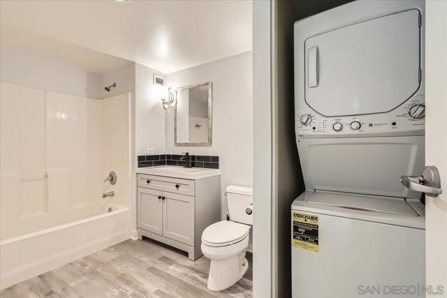 425 W Beech St, San Diego CA: https://media.crmls.org/mediaz/b9dd9855-fa43-4854-8e2b-03e250559902.jpg