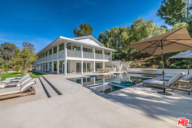 25010 Jim Bridger Road, Hidden Hills CA: https://media.crmls.org/mediaz/b9ddc987-b9cb-44a2-8595-774b6e9cd95b.jpg