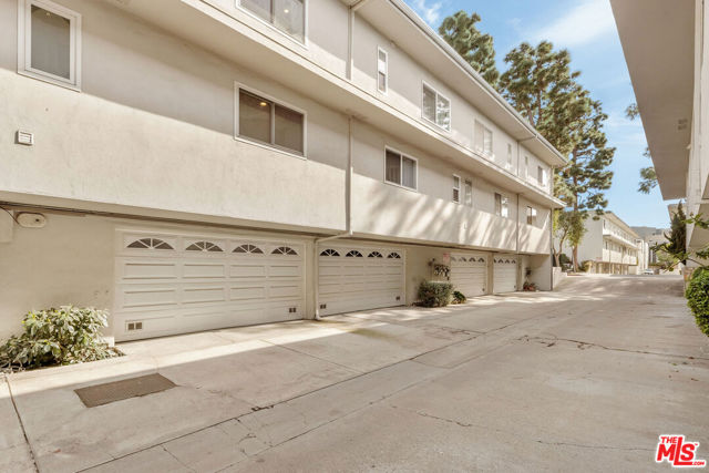 4734 La Villa Marina, Marina del Rey CA: https://media.crmls.org/mediaz/b9ddcc1d-8e83-41d3-82fc-cc4040e646ee.jpg