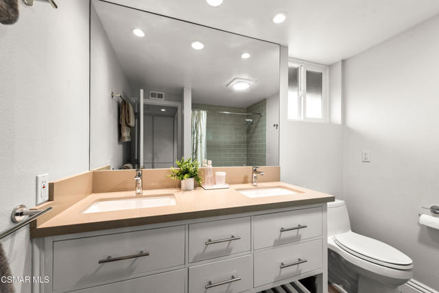 1046 Brookview Avenue, Westlake Village CA: https://media.crmls.org/mediaz/b9dddc80-04bb-4f83-9792-219d0f82dcde.jpg