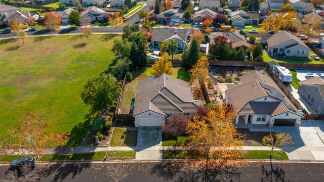 1078 Silver Spur Way, Plumas Lake CA: https://media.crmls.org/mediaz/b9de5b8a-9ceb-46bd-8b4f-5f5d73514a5b.jpg