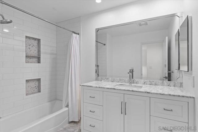 28125 Ridgecove Ct S, Rancho Palos Verdes CA: https://media.crmls.org/mediaz/b9de7e3c-748e-4ea9-8c51-ed81110e5811.jpg