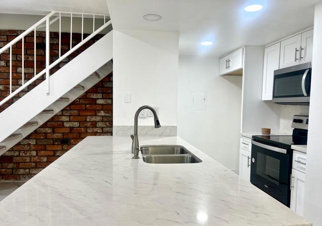 Image 4 of 11 For 72745 Willow Street 3