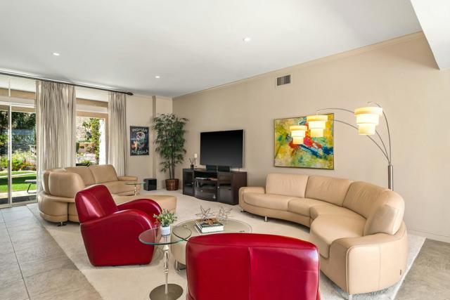 72205 El Paseo, Palm Desert CA: https://media.crmls.org/mediaz/b9debdb8-7f6c-476d-b018-6372b0bf630b.jpg
