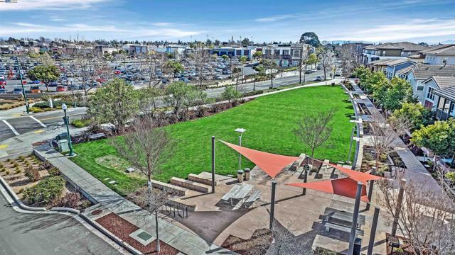 2683 5Th St, Alameda CA: https://media.crmls.org/mediaz/b9df0f42-ad23-40ee-b90b-d86607ca8039.jpg