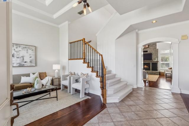 3879 Blackstone Ct, Castro Valley CA: https://media.crmls.org/mediaz/b9dfbdc4-f5d6-4146-8657-ecbdcd81c44e.jpg