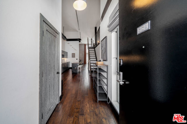 4115 Glencoe Avenue, Marina del Rey CA: https://media.crmls.org/mediaz/b9dfe124-1401-4bc9-a07e-228220519e99.jpg