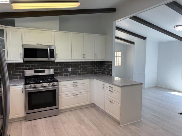 841 W Brannan Island Rd, Isleton CA: https://media.crmls.org/mediaz/b9e1247a-4e09-43fb-bd31-cec1eab7ace9.jpg