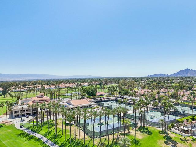 152 Falls Court, Palm Desert CA: https://media.crmls.org/mediaz/b9e138a3-5195-4853-a2d3-b04ed85afbcb.jpg