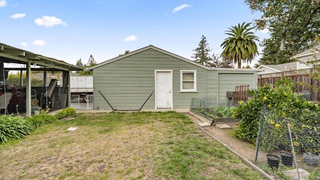 2262 Louis Road, Palo Alto CA: https://media.crmls.org/mediaz/b9e15978-e99f-4d2c-9086-a2ee0e5ce747.jpg