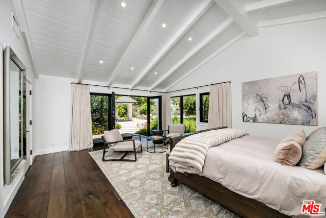 24884 Jim Bridger Road, Hidden Hills CA: https://media.crmls.org/mediaz/b9e16cff-86ff-4102-82fe-a50c11bfd54b.jpg