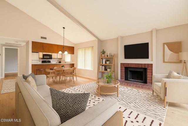 460 Arbor Lane Ct, Thousand Oaks CA: https://media.crmls.org/mediaz/b9e250c1-7b8f-4d48-bf28-cda92a564580.jpg